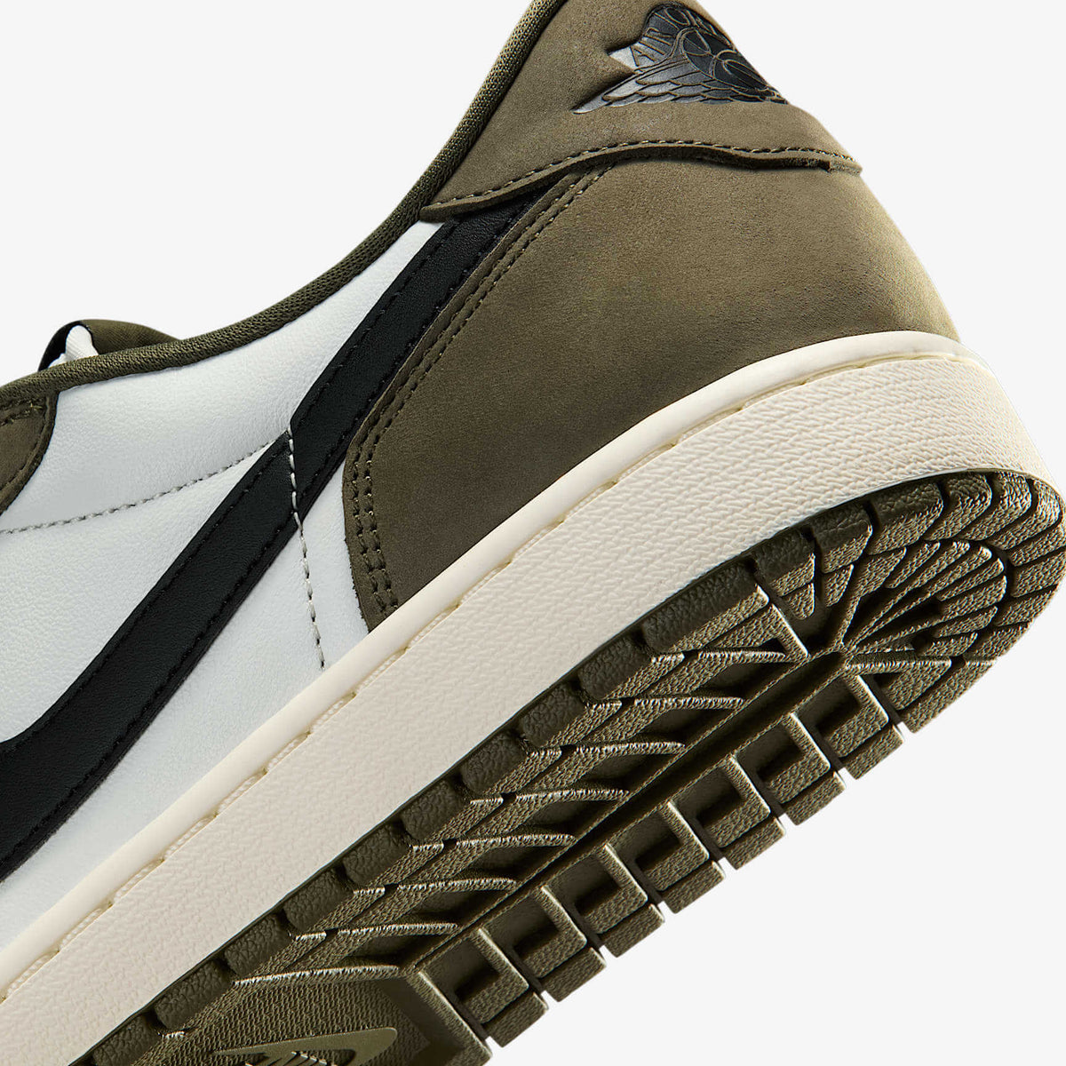 Мъжки маратонки Nike Air Jordan 1 Retro Low Medium Olive Summit White Sail Black - HQ6998-200 – снимка 8