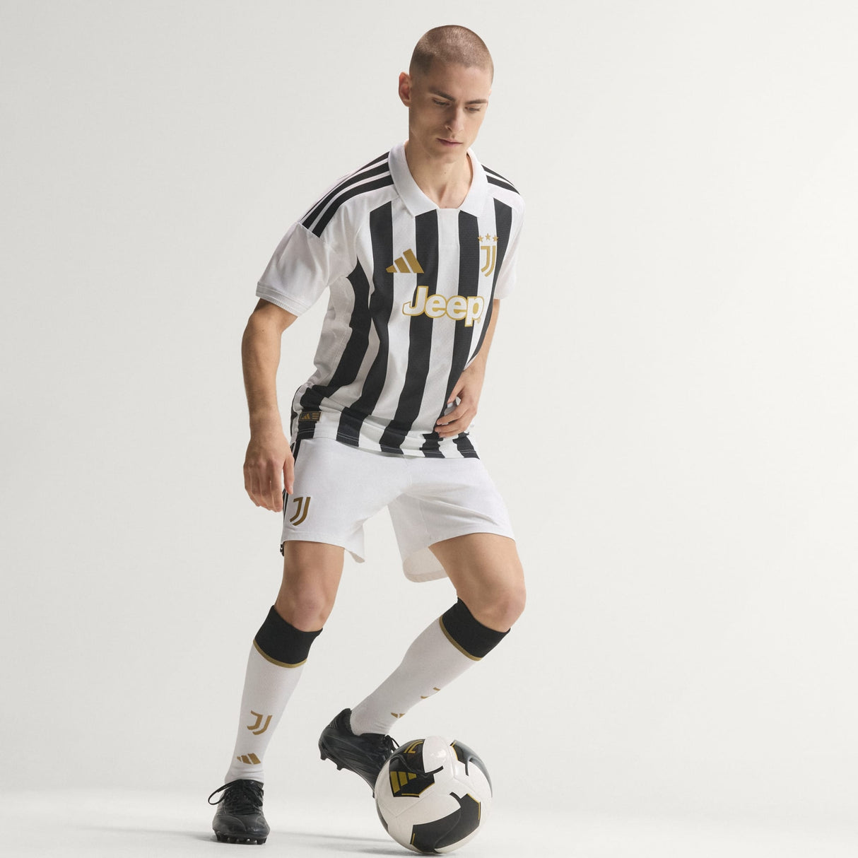 Тениска Juventus FC 26/27 като Домакин Authentic (Бяла) - KC2282