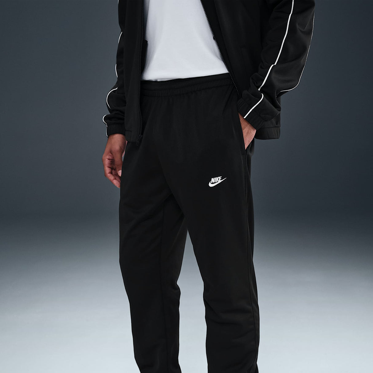 Анцуг Sportswear Club (Черен) - HV1444-010