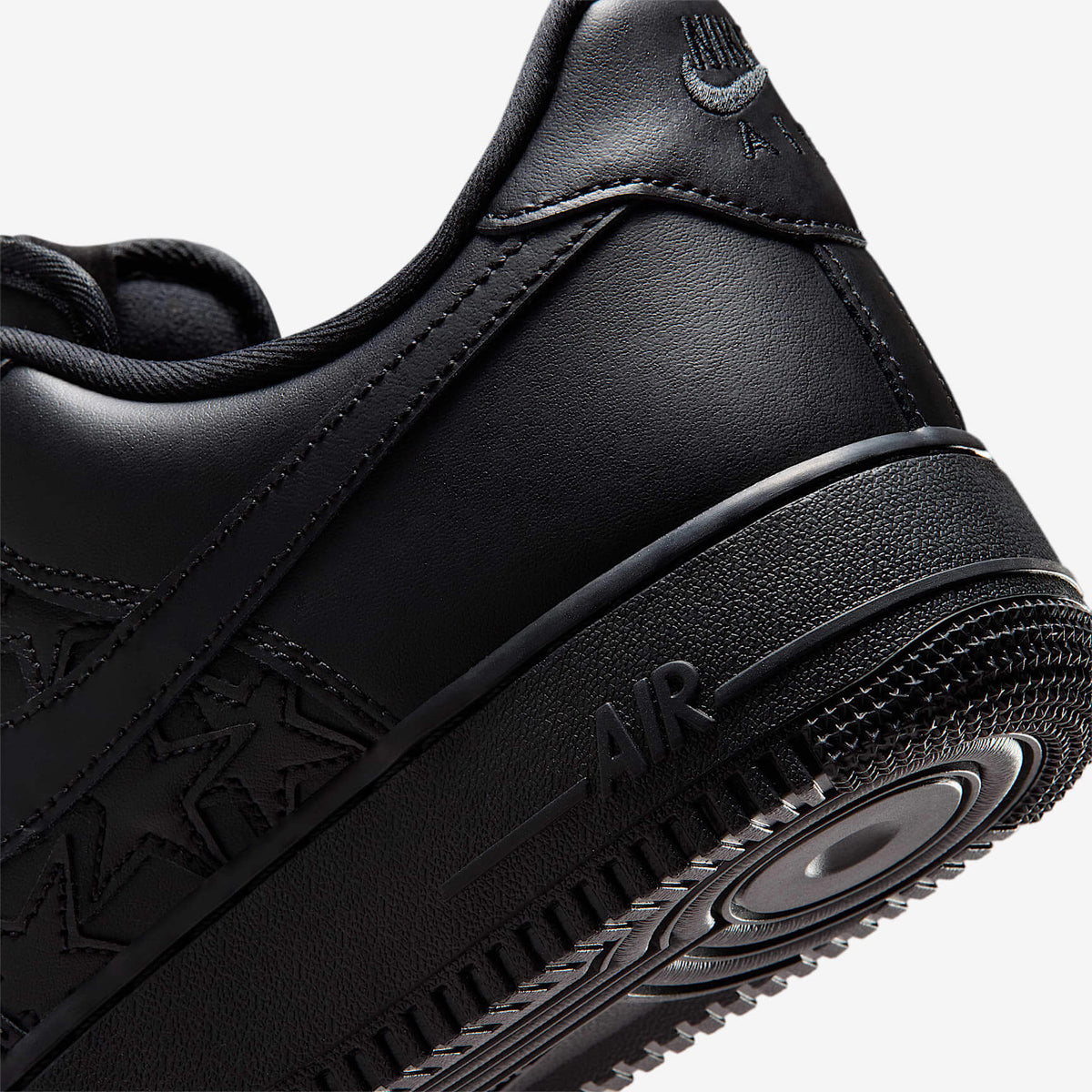 Мъжки маратонки Nike Air Force 1 Low LV8 Triple Black Stars - IM5750-001 – снимка 8