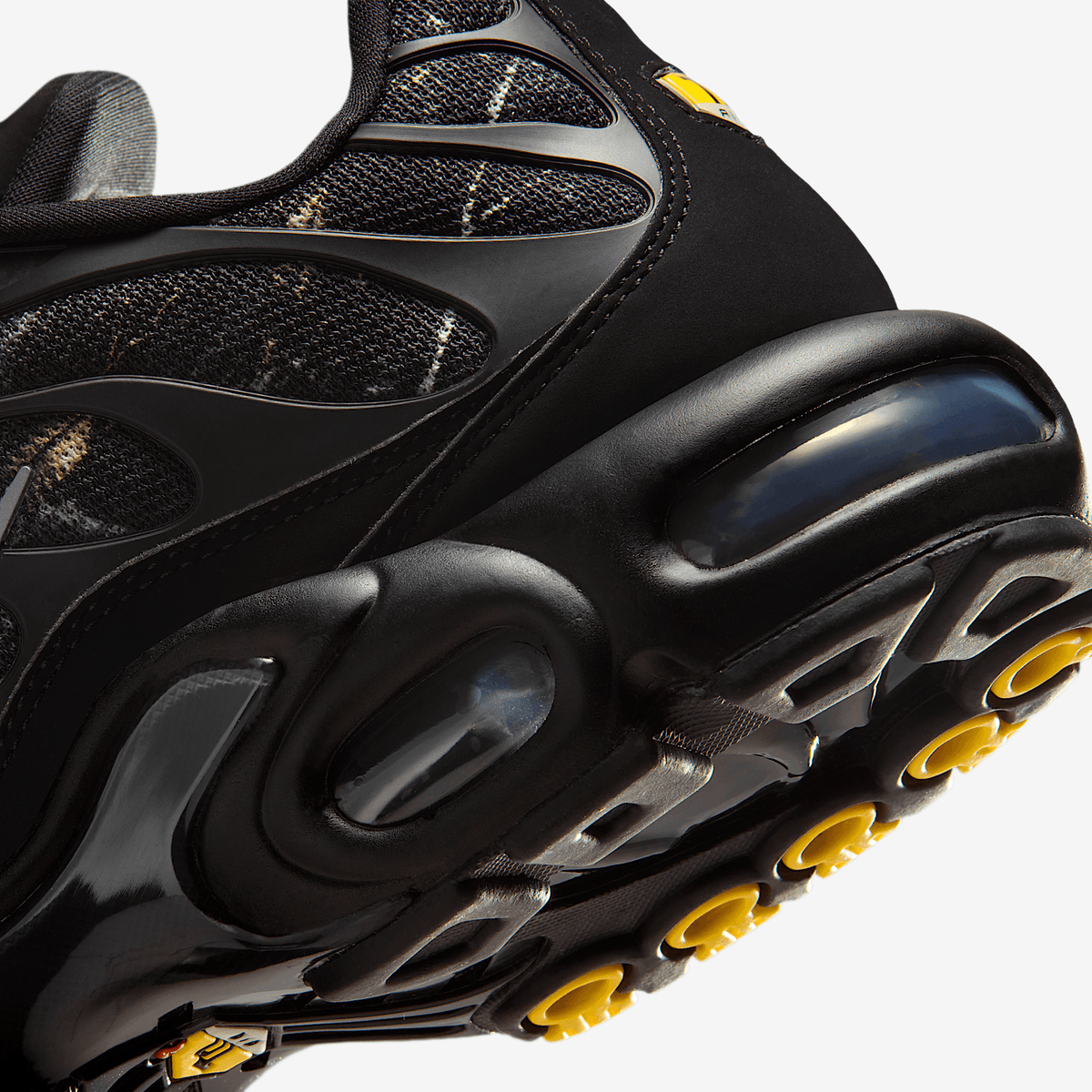 Маратонки Nike Air Max Plus TN Black Wood Camo - IQ0301-070 – снимка 8