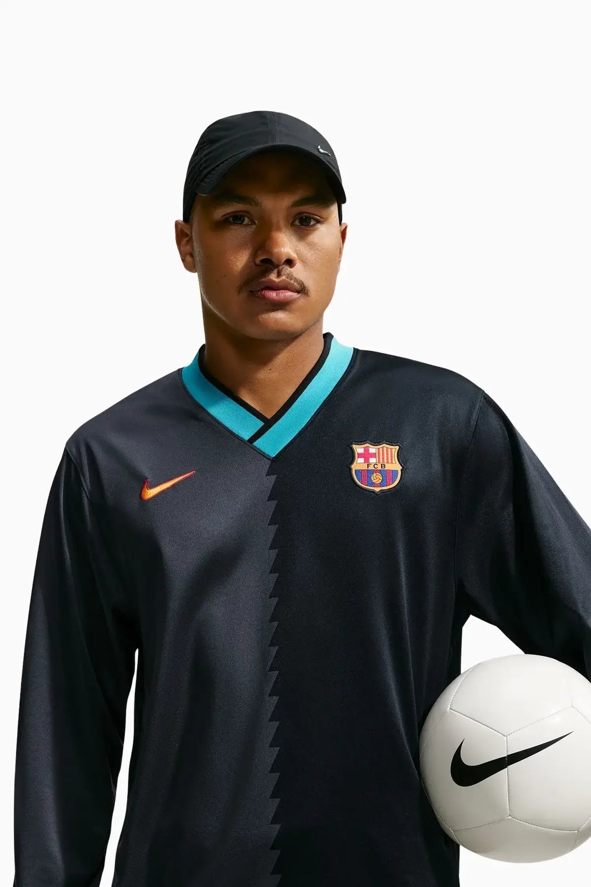 Тениска с дълги ръкави Nike FC Barcelona 26/27 Energy (Черен) - IO3433-010 – снимка 3