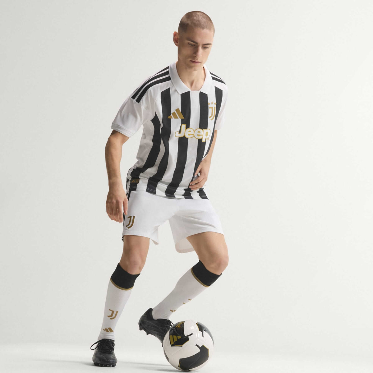 Тениска adidas Juventus FC 26/27 Домакин Authentic - KC2282
