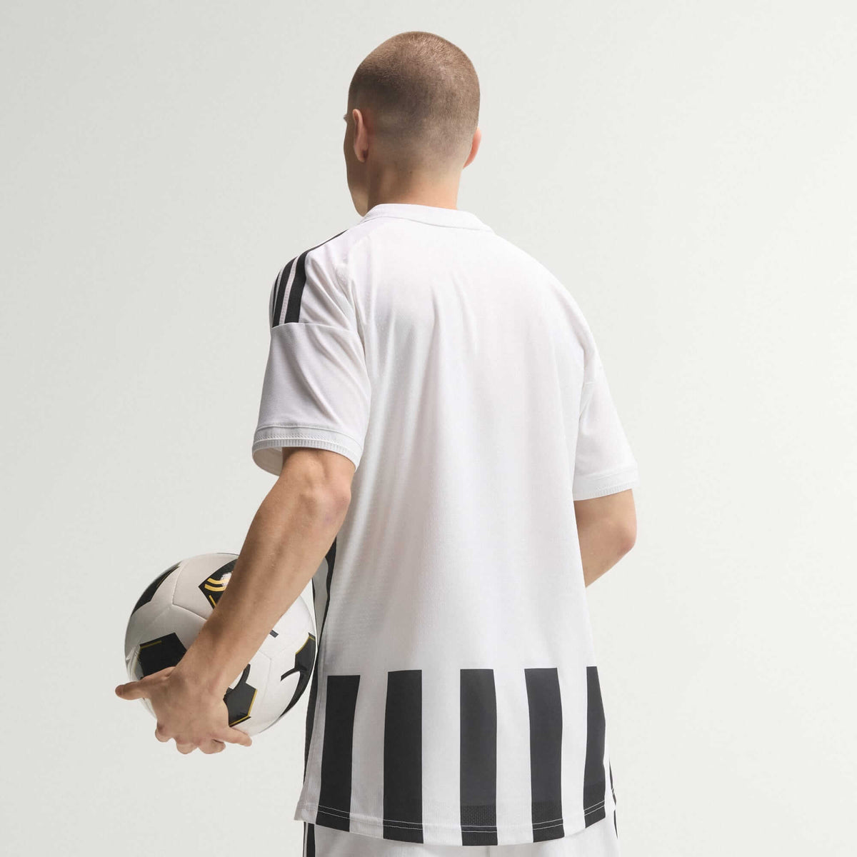 Тениска adidas Juventus FC 26/27 Домакин Authentic - KC2282 – снимка 3