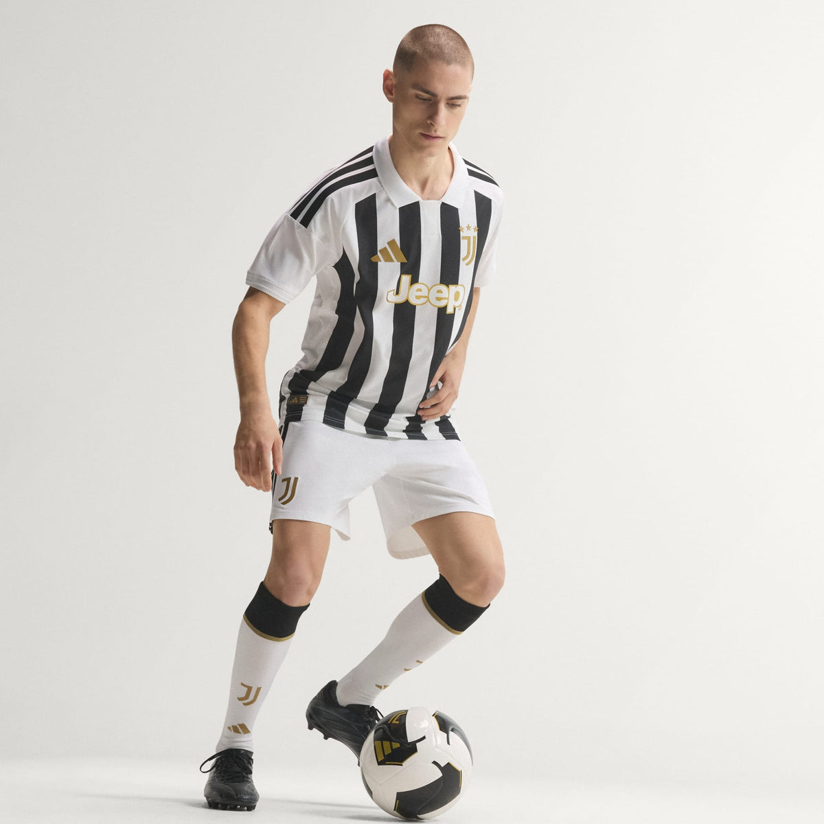 Тениска Juventus FC 26/27 като Домакин Authentic (Бяла) - KC2282