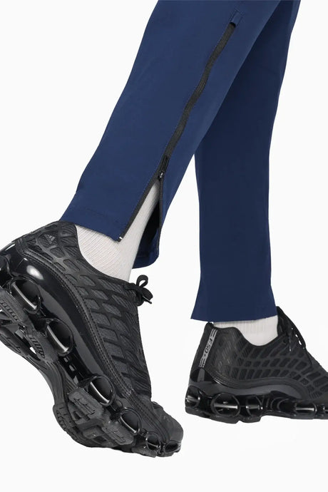 Спортно долнище adidas FC Bayern 26/27 Tiro Travel (Тъмносин) - KG2276 – снимка 5