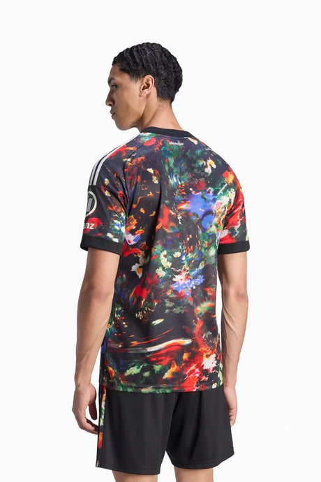 Тениска adidas Originals FC Bayern 26/27 Wiesn (Многоцветен) - KQ6516 – снимка 2