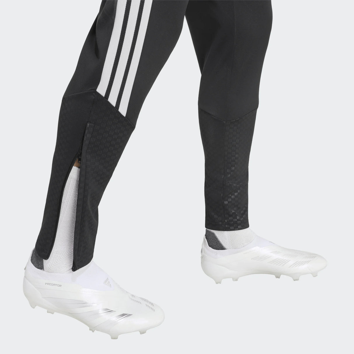 Мъжки спортен екип LIVERPOOL F.C TIRO 26 COMP - KB5774 / KB5741